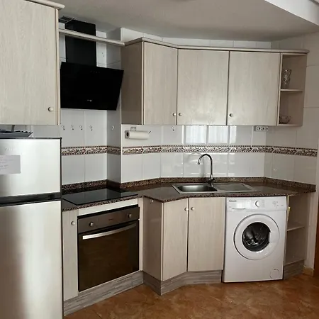 Almuden's Apartment, High-speed Free Wifi, 250m To Beach, The Center Of Torrevieja