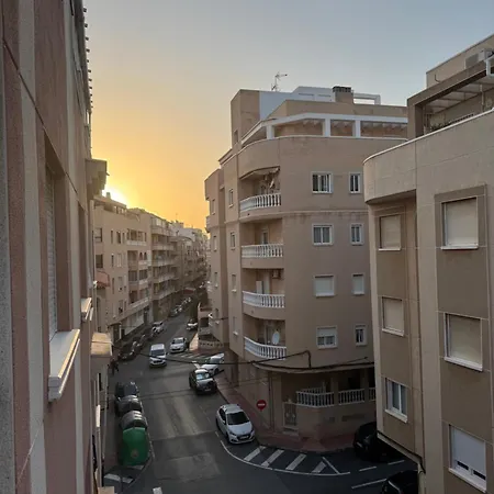 Almuden's Apartment, High-speed Free Wifi, 250m To Beach, The Center Of Torrevieja