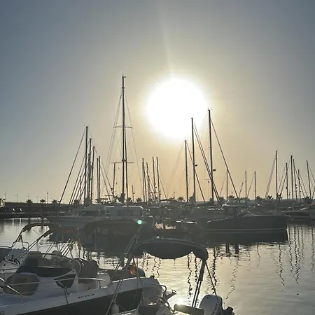 Almuden's Apartment, High-speed Free Wifi, 250m To Beach, The Center Of Torrevieja
