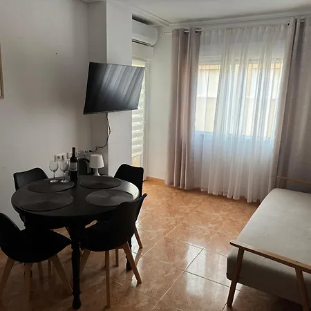 Almuden's Apartment, High-speed Free Wifi, 250m To Beach, The Center Of * Torrevieja