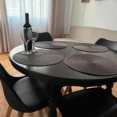Almuden's Apartment, High-speed Free Wifi, 250m To Beach, The Center Of Apartment